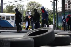 Bloqueo sorpresivo alega problemas sociales y protesta contra Walter Mazariegos