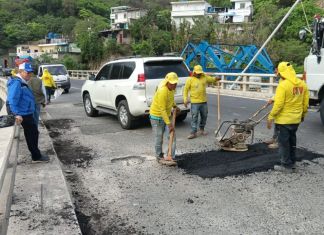 Mientras los trabajos de reparación avanzan, el tránsito en el sector comienza a agilizarse.