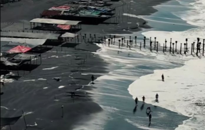 Las autoridades municipales hacen un llamado a los vecinos y turistas tomar sus precauciones al visitar la playa pública por el alto oleaje. Foto La Hora: captura de pantalla municipalidad San José