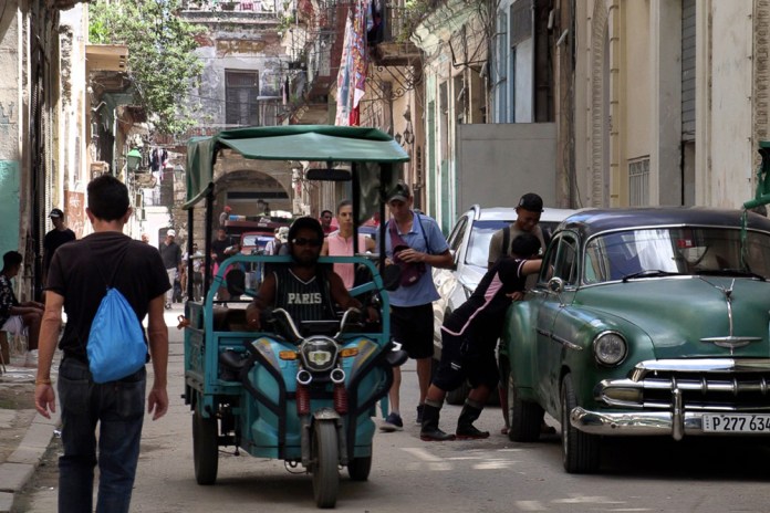 Las 176 reformas económicas propuesta para Cuba, serán discutidas este miércoles por el Consejo de Ministros. Foto La Hora: EFE