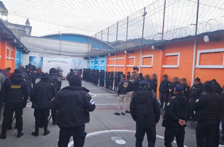 48 Cantones exige investigar a guardias tras fuga de reo en centro carcelario de Totonicapán El privado de libertad se habría fugado del centro carcelario el miércoles 17 de junio, autoridades de la PNC han activado el plan de búsqueda.