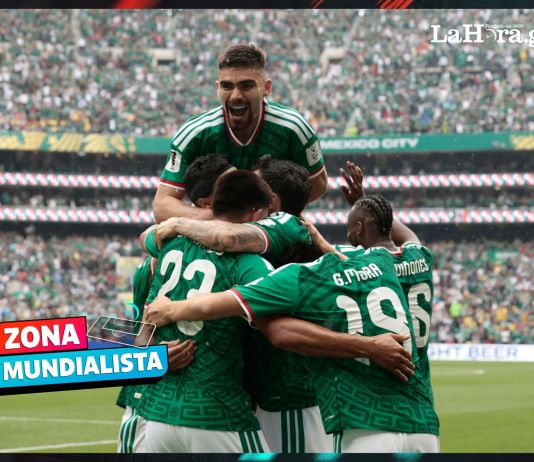 Mexicanos celebran un gol