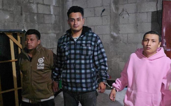 El Juzgado de Turno ligó a proceso penal a tres supuestos secuestradores que exigian Q70 mil para liberar a su victima. Foto La Hora: PNC