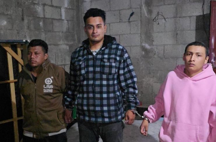 El Juzgado de Turno ligó a proceso penal a tres supuestos secuestradores que exigian Q70 mil para liberar a su victima. Foto La Hora: PNC
