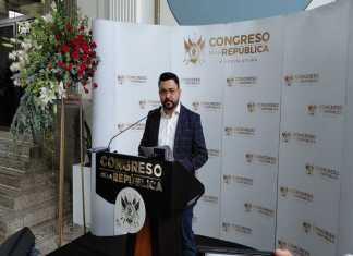 El integrante de la Comisión Permanente, Juan Carlos Rivera, se pronuncia por petición para sesión donde se debe discutir reformas a la Ley del IUSI. Foto: La Hora