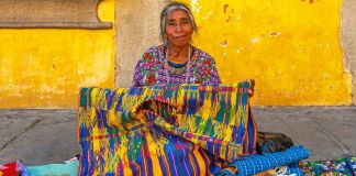 Está abierta la convocatoria para el Premio al Artesano Guatemalteco 2026, una distinción a las técnicas de aporte a la identidad cultural Abren la convocatoria para reconocer a artesanos guatemaltecos que contribuyan a la preservación de técnicas de identidad cultural. Foto: SL Photography / Shutterstock.
