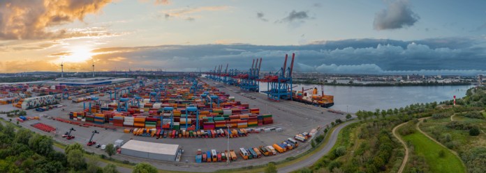 El puerto de Hamburgo en Alemania, uno de los más importantes de Europa, es símbolo de la creciente relación comercial con el mundo, incluida Guatemala. Foto La Hora: Shutterstock