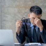 La frustración por no encontrar empleo puede afectar varias esferas de la salud mental. Foto: Amnaj Khetsamtip / Shutterstock.