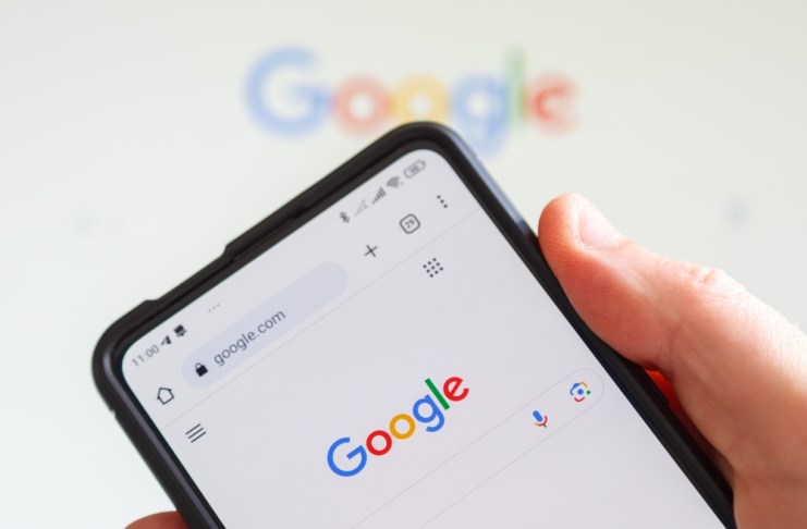 Cambios drásticos en Google: la IA toma el mando La IA transformó los resultados de las búsquedas en Google. Foto: Markus Mainka / Shutterstock.