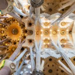 La Sagrada Familia deja ver relaciones estrechas impresas por Gaudí sobre los números y aspectos religiosos. Foto: David Herraez Calzada / Shutterstock.