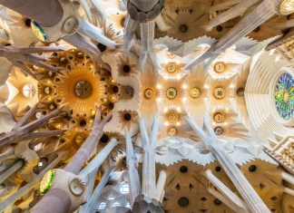 El rompecabezas numérico de la Sagrada Familia y el alma matemática del templo La Sagrada Familia deja ver relaciones estrechas impresas por Gaudí sobre los números y aspectos religiosos. Foto: David Herraez Calzada / Shutterstock.