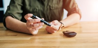 Por qué los pacientes con diabetes tipo 2 tienen la glucosa alta en ayunas y cómo mejorarlo Estudian el comportamiento de glucosa alta en ayunas en pacientes con diabetes tipo 2. Foto: PeopleImages / Shutterstock.