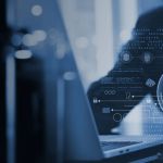 Descuidar la ciberseguridad se traduciría en vulnerabilidades múltiples ante la ciberdelincuencia. Foto: TippaPatt / Shutterstock.