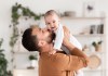 Los hombres que reciben licencias por paternidad tienen menos riesgo de sufrir ansiedad y depresión. Foto: Prostock-studio / Shutterstock.
