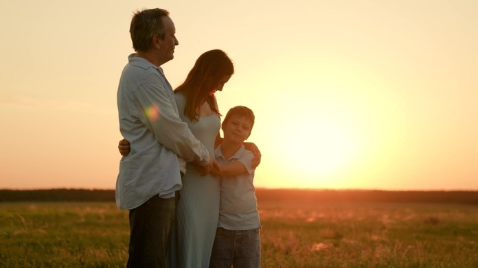 Las familias atraviesan estrés y cargas emocionales derivado de diagnósticos de autismo y epilepsia en sus hijos, más aún cuando ambos ocurren juntos. Foto: Zoteva/Shutterstock.