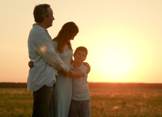 A mi hijo le han diagnosticado a la vez autismo y epilepsia: ¿cómo gestionar el estrés que genera? Las familias atraviesan estrés y cargas emocionales derivado de diagnósticos de autismo y epilepsia en sus hijos, más aún cuando ambos ocurren juntos. Foto: Zoteva/Shutterstock.