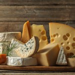 A los antepasados del Neolítico les tomó tiempo resistir a la lactosa, pero el queso fue una buena opción para lidiar con ello. Foto: NewAfrica / Shutterstock.