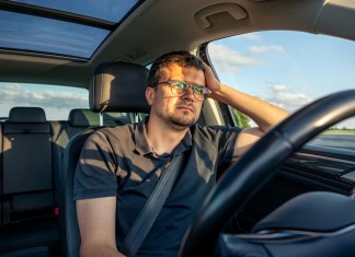 ¿Estrés del tránsito? Recupera la calma con la técnica del semáforo Ante el estrés en el tránsito, la técnica del semáforo puede ser útil. Foto: PV productions / Shutterstock.