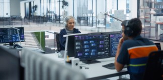 Las fallas técnicas y los errores humanos también pueden poner en riesgo la información empresarial. Foto: Shutterstock/Gorodenkoff