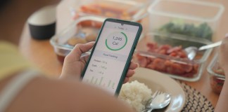 La IA tiene una baja concordancia con dietistas al ofrecer criterios de alimentación saludable. Foto: Chay-Tee / Shutterstock.