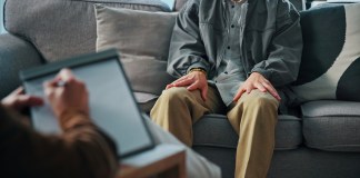 Estudian el riesgo de ansiedad y su relación con variaciones genéticas. Foto: PeopleImages / Shutterstock.