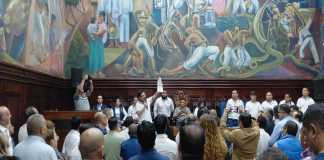 Alfredo Tumax del Sintracor informa la base para la negociación del pacto colectivo. Foto: La Hora
