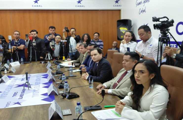 Los diputados de Cabal piden informes para la adjudicación de una frecuencia radioeléctrica en el gobierno pasado. Foto: La Hora