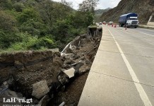 Un socavamiento en el kilómetro 38 de la ruta al Atlántico ha despertado preocupación entre transportistas y automovilistas que circulan diariamente por el lugar.