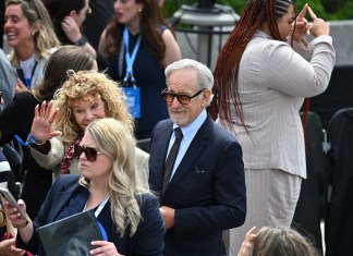Spielberg vuelve con ‘Disclosure Day’: cinta que cuestiona de nuevo la vida extraterrestre El director Steven Spielberg ha vuelto a la pantalla grande con La Revelación, que rinde tributo a décadas de filmar de aliens. Foto La Hora: EFE