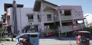 Al menos 20 fallecidos y un centenar de heridos tras terremoto de magnitud 7.8 en Filipinas El terremoto de magnitud 7,8 registrado en el sur de Filipinas ha dejado alrededor de una veintena de fallecidos, 12 desaparecidos y un centenar de heridos.