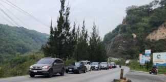 Tránsito lento en cuchilla El Milagro por deterioro de vía, asegura PMT de San Juan Sacatepéquez La PMT de San Juan Sacatepéquez informó de tránsito lento de Ciudad Quetzal por los trabajos que se realizan en el paso a desnivel de la cuchilla El Milagro. Foto La Hora: PMT de San Juan Sacatepéquez