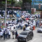 Trabajadores y estudiantes denuncian abusos de un supuesto grupo de seguridad al ingreso de la Usac en la zona 12. Foto La Hora: José Orozco