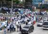 Trabajadores y estudiantes denuncian abusos de un supuesto grupo de seguridad al ingreso de la Usac en la zona 12. Foto La Hora: José Orozco