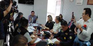Personal de la PNC es consultado por la compra de vehículos y radiocomunicadores. Foto: La Hora