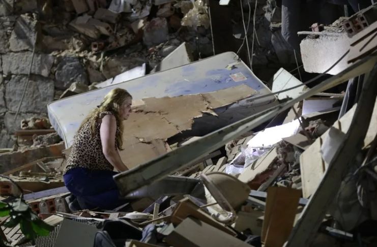 Los venezolanos afectados por el paso de dos terremotos esperan la pronta ayuda de sus autoridades y de la comunidad internacional. Foto La Hora: EFE