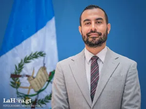 “El lunes con gusto le respondo”: jefe de prensa del MP se molesta por consulta sobre Walter Mazariegos a su número