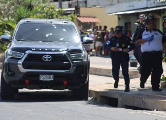 El vehículo de reciente modelo tiene varias perforaciones de bala en la parte de atrás y adelante. Foto La Hora: captura de pantalla Tránsito Villa Nueva