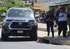 El vehículo de reciente modelo tiene varias perforaciones de bala en la parte de atrás y adelante. Foto La Hora: captura de pantalla Tránsito Villa Nueva