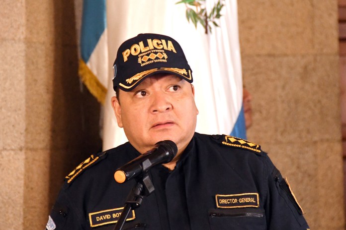El director general de la Policía Nacional Civil (PNC), David Custodio Boteo, durante una rueda de prensa, en Ciudad de Guatemala. Foto La Hora: EFE