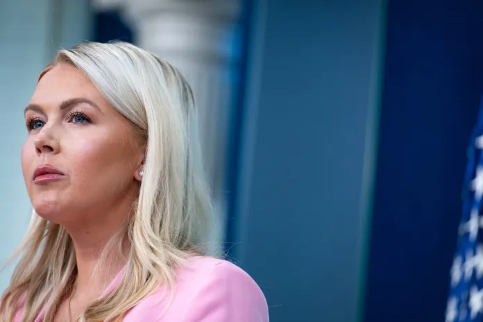 Casa Blanca dice que siguen los controles de tráfico del ICE tras muertes en Maine y Texas La secretaria de prensa de la Casa Blanca de EE.UU., Karoline Leavitt, habla en una rueda de prensa en la Casa Blanca en Washington. Foto La Hora: EFE