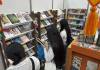 Los visitantes recorren los distintos stands en busca de ofertas, novedades y ediciones especiales durante Filgua.