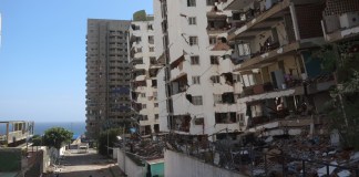 Venezuela apura los últimos rescates una semana después de los terremotos Fotografía que muestra edificios afectados por el doble terremoto de magnitudes 7,2 y 7,5, este 1 de julio de 2026, en La Guaira (Venezuela). Foto La Hora: EFE