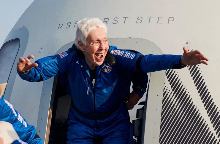 Wally Funk fue la mujer de mayor edad en viajar al espacio. Foto: Blue Origin.