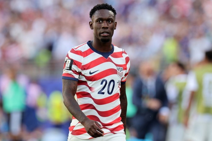 La FIFA retiró la sanción de la estrella estadounidense Folarin Balogun para jugar los octavos de final, ante ello el presidente Donald Trump felicitó la decisión.