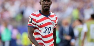 La FIFA retiró la sanción de la estrella estadounidense Folarin Balogun para jugar los octavos de final, ante ello el presidente Donald Trump felicitó la decisión.