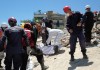 Suben a 3,685 los muertos por los terremotos en Venezuela Bomberos y voluntarios rescatan un cuerpo sin vida durante los trabajos de remoción de escombros de los edificios Misión Vivienda OPPE por los terremotos en Venezuela. Foto La Hora: EFE
