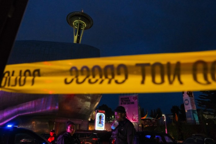 Policía de Seattle en escena del tiroteo registrado el lunes. Foto La Hora: EFE