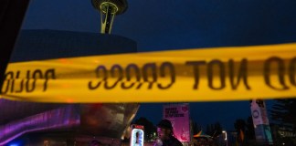 Policía de Seattle en escena del tiroteo registrado el lunes. Foto La Hora: EFE