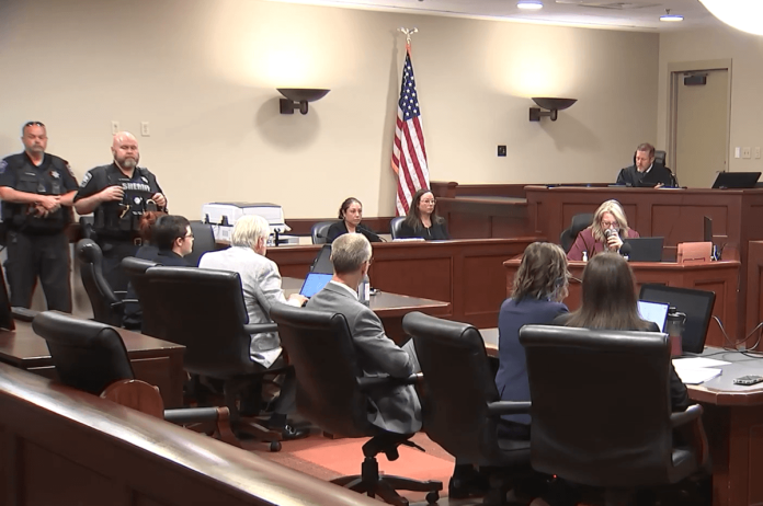 Adolescente en EE UU es sentenciado a cadena perpetua por la masacre de la escuela Apalachee Adolescente en EE. UU. es sentenciado a cadena perpetua por la masacre de la escuela Apalachee