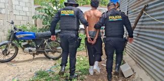 Alias "Eskini" capturado en Barberena tras allanamiento de Dipanda. Foto La Hora: PNC